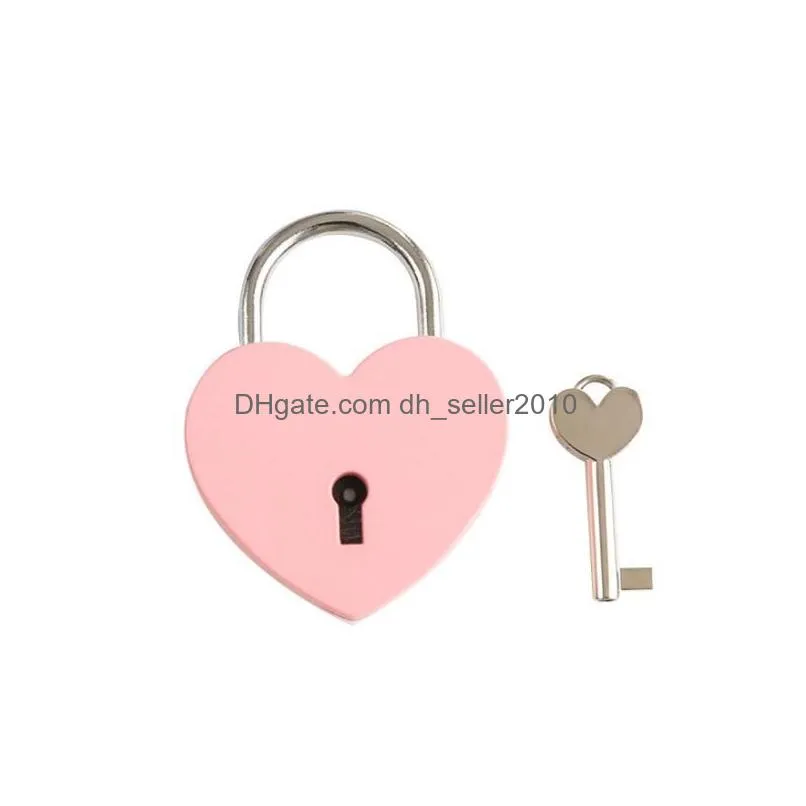 Wholesale 7 Colors Heart Shaped Concentric Lock Metal Mulitcolor Key Padlock Gym Toolkit Package Door Locks Building Supplies SN4783