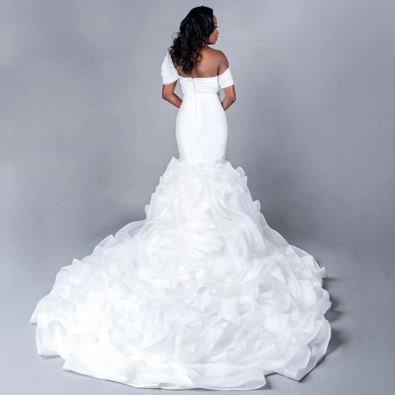 2023 Nov Arabic Aso Ebi Plus Size White Mermaid Wedding Dress Lace Beaded Organza Tiers Bridal Gowns Dresses ZJ055