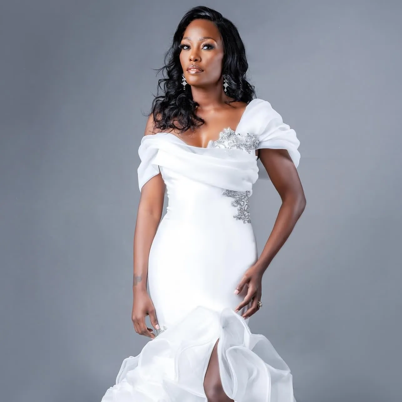 2023 Nov Arabic Aso Ebi Plus Size White Mermaid Wedding Dress Lace Beaded Organza Tiers Bridal Gowns Dresses ZJ055