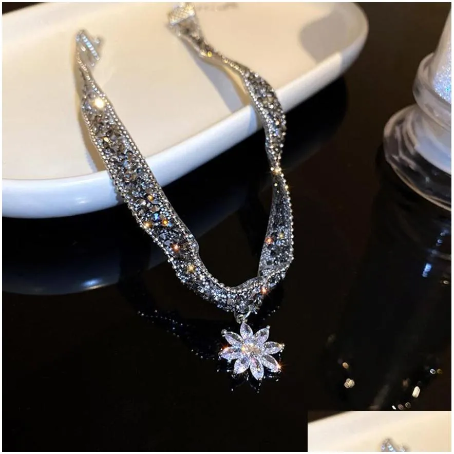 fashion crystal choker neck clavicle chain ice flower pendant necklace glitter adjustable metal chain women chic jewelry