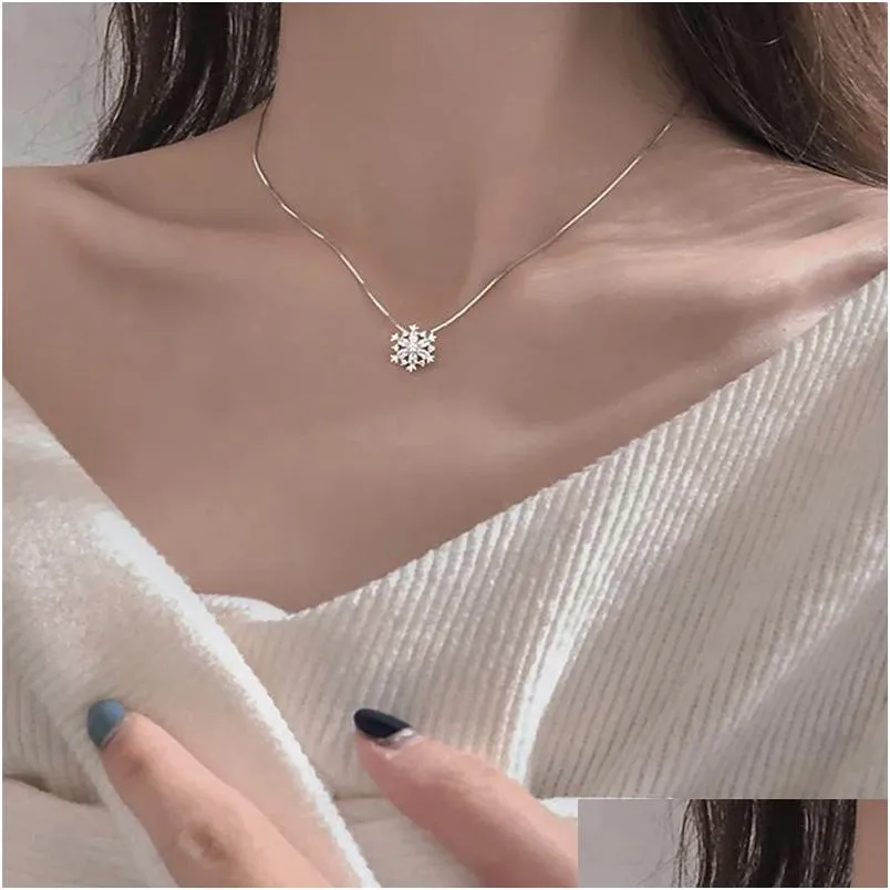 women girls popular snowflake shining crystal necklace rhinestone snow pendant necklaces new year gift jewelry