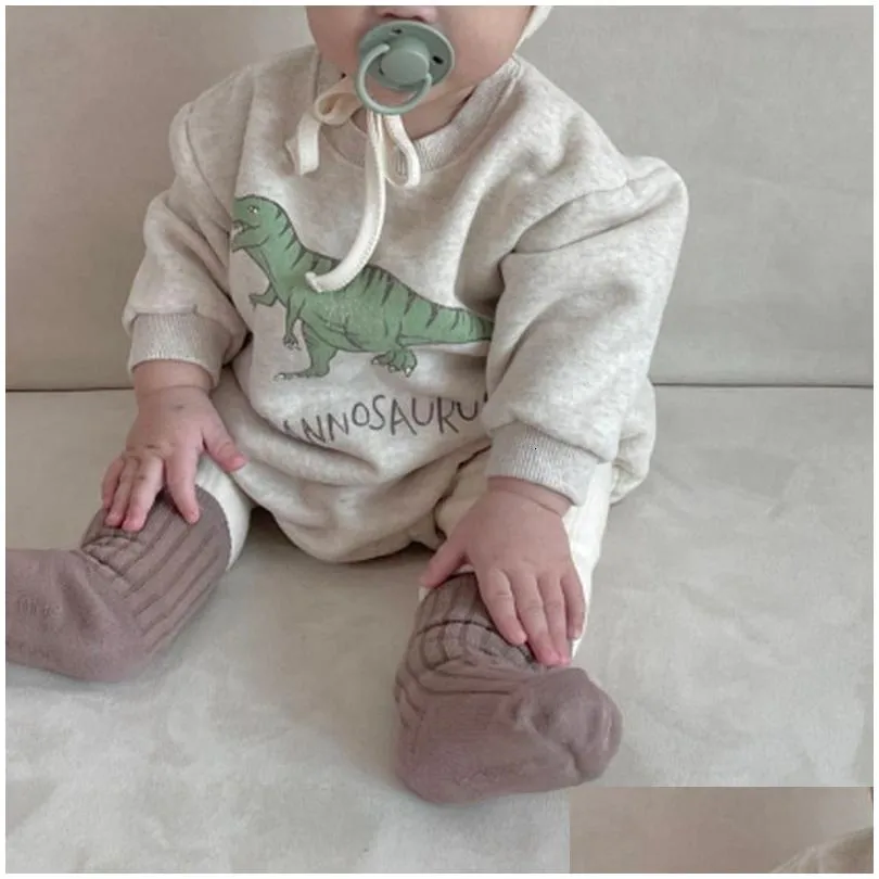 Rompers Winter Baby Girl Boy Romper cartoon dinosaur Long Sleeves Terry sweater Triangle Jumpsuit Kids Clothes E2581 230208