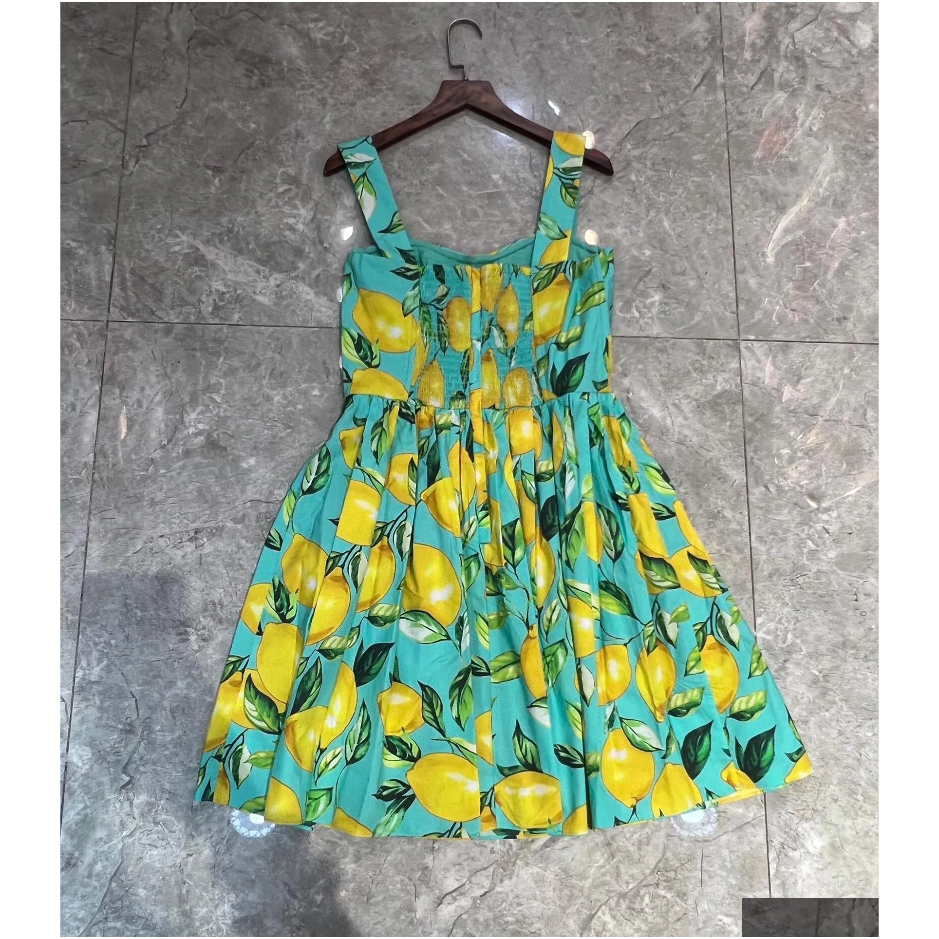 Street Style Dresses 2022 European Luxury Dress Designer Design Green Foundation Make-Up Lemon Cotton Suspender B Drop Delivery Appa Dhlso