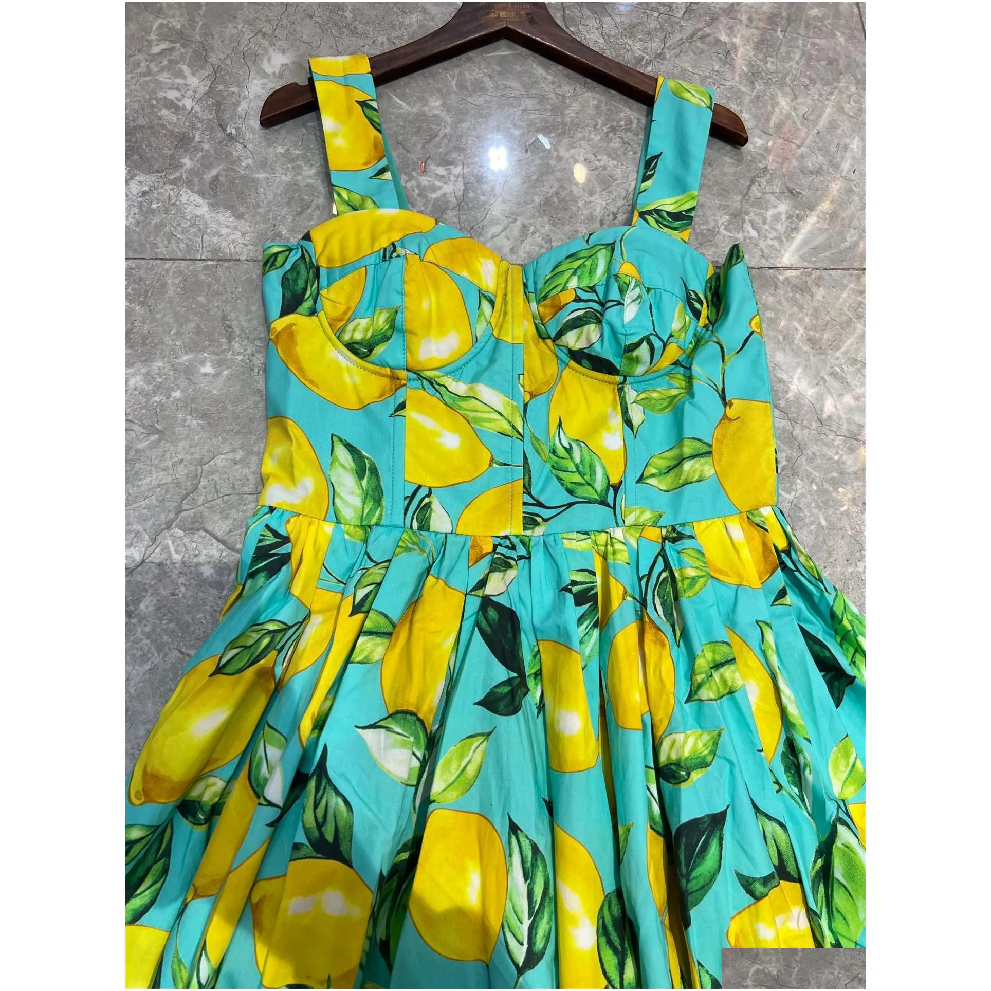 Street Style Dresses 2022 European Luxury Dress Designer Design Green Foundation Make-Up Lemon Cotton Suspender B Drop Delivery Appa Dhlso