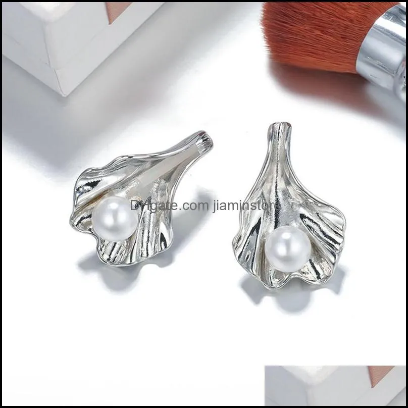 Metal Pleated Shell Pearl Earrings Earrings (1 Pearl) Women`s geometric simple temperament pleated shell pearl earrings jewelry