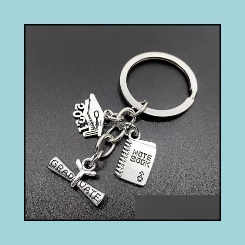 2021 Graduation Ceremony Key Chain Graduate Certificate Souvenir Bachelor Hat Class Badge Keychain As Gift