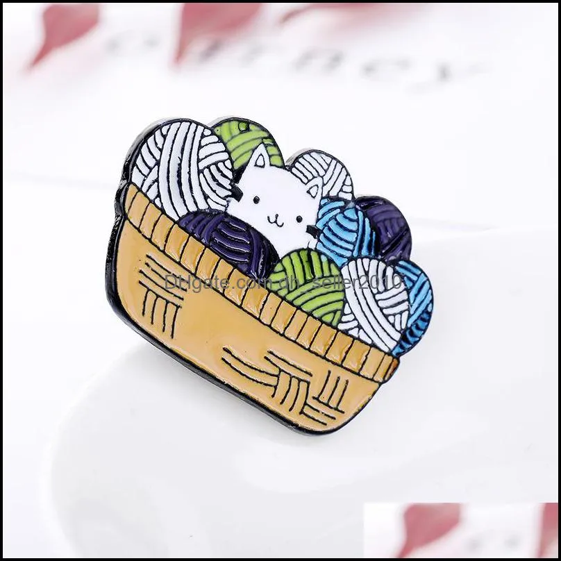 Cat in the Yarn Basket Knitting Brooch Pins Enamel Metal Badges Pin Brooches Jewelry 603 H1