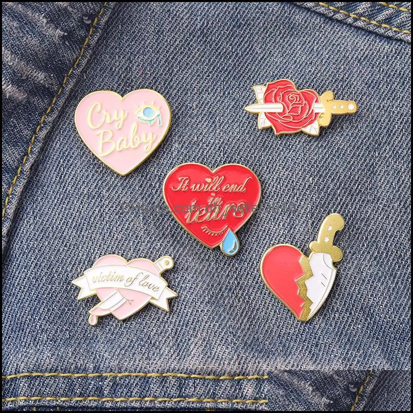 Customized New Alloy Letter Brooch Creative Cartoon An Arrow Pierces The Heart Enamel Pin Heart Man Women Fashion Badge Jewelry 1220