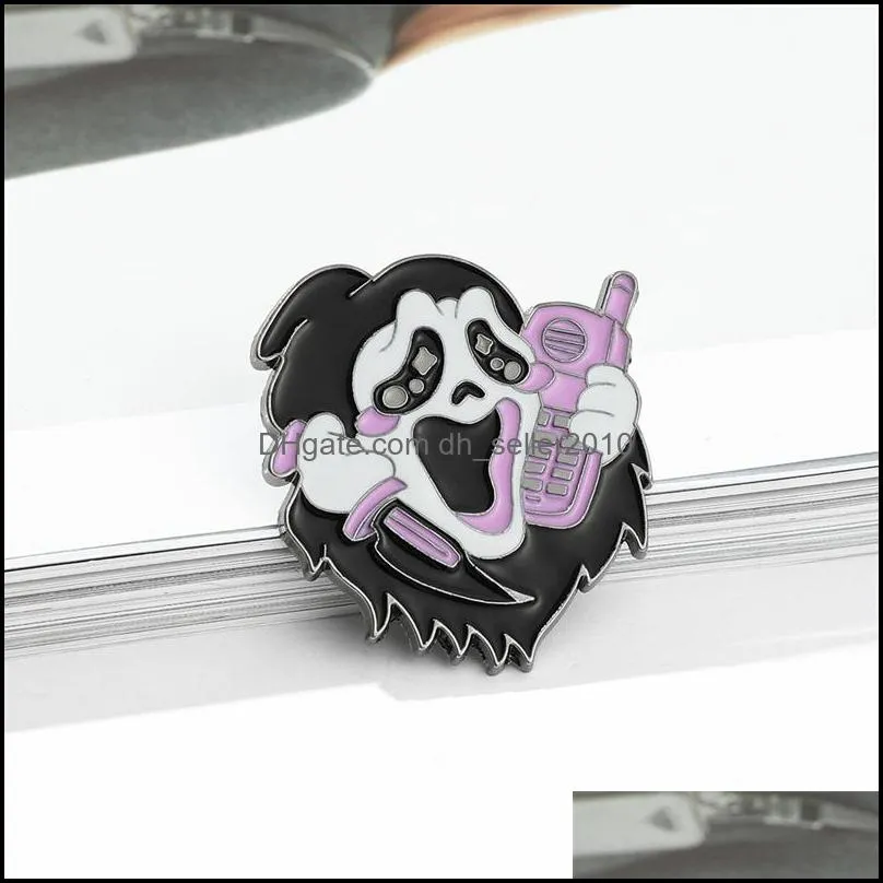 Scream Killer Brooch Enamel Pin Backpack T-Shirt Lapel Badges Halloween Glitter Pink Fashion Gifts 6153 Q2