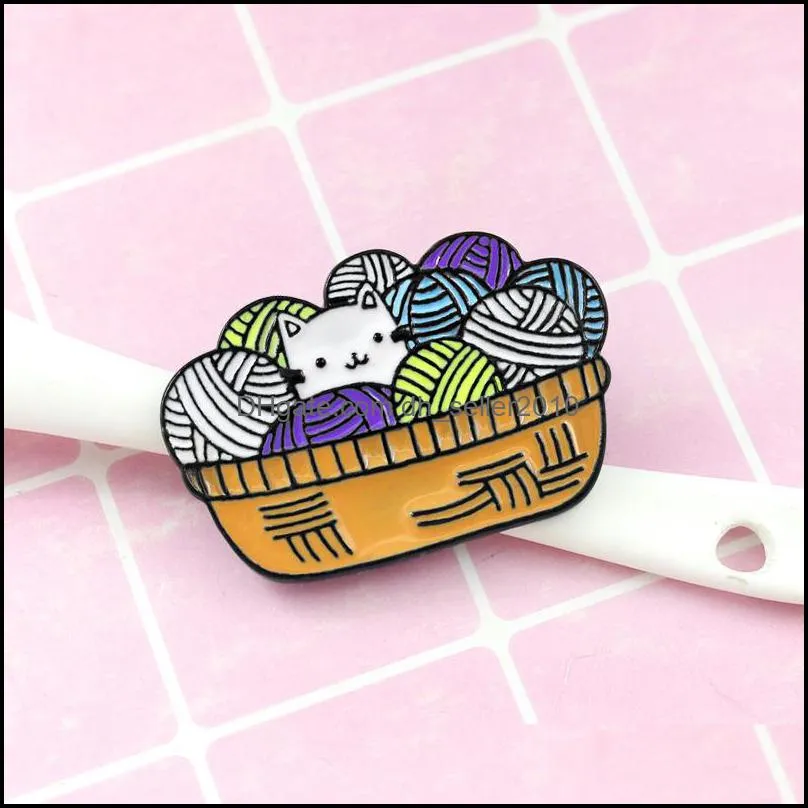 Cat in the Yarn Basket Knitting Brooch Pins Enamel Metal Badges Pin Brooches Jewelry 603 H1