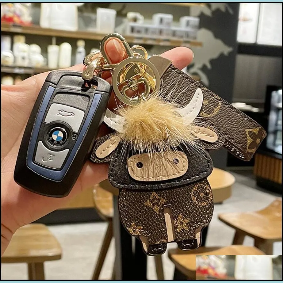 4 styles Retro Brand Designer Keychain Brown for Men and Women Classic Key Ring Car Backpack Cellphone Pendant Cartoon Cow Printing Calf PU Leather Key