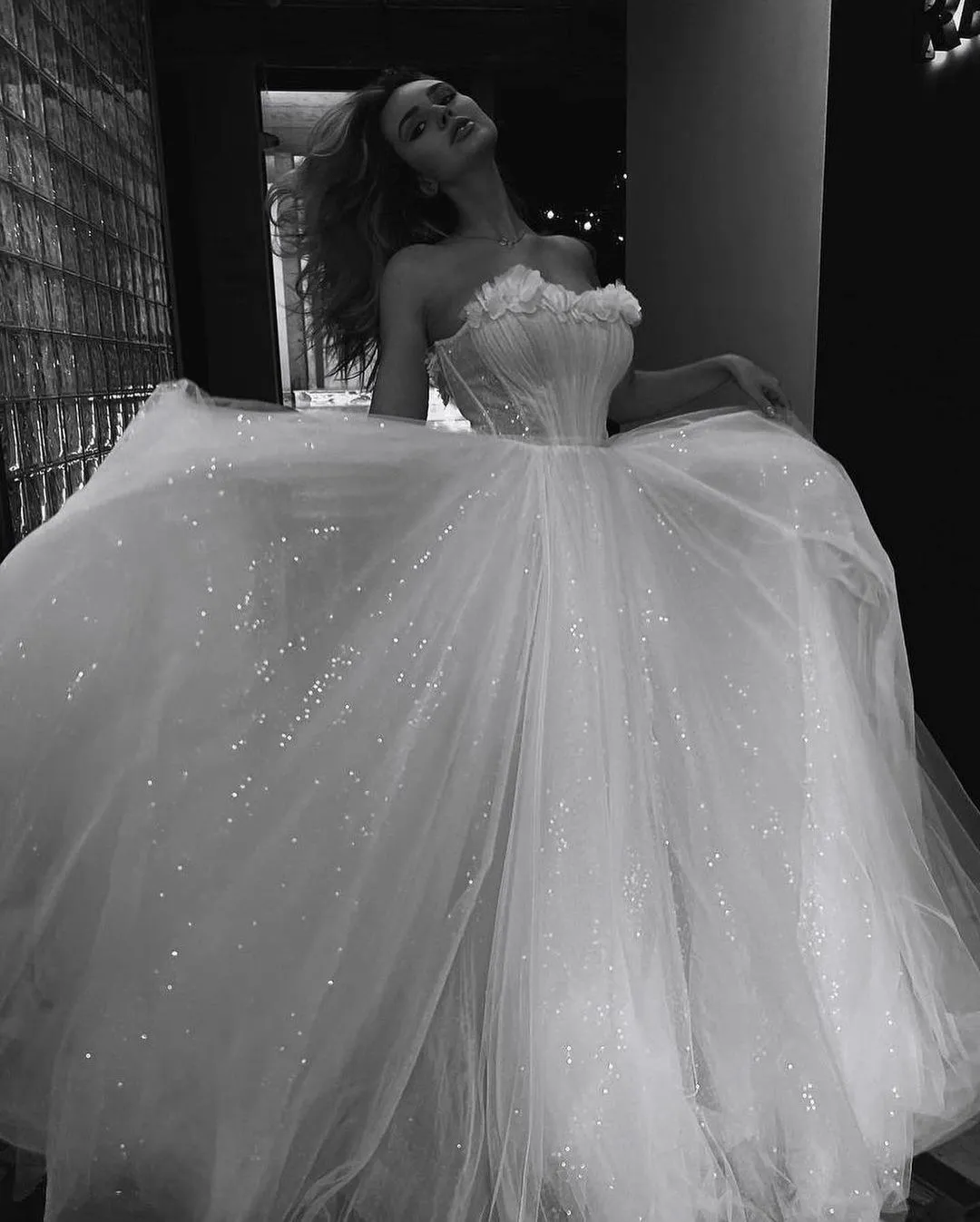 Glamorous A-line Wedding Dresses Sweetheart 3D Flower Applicant Backless Sequins Tulle Floor Length Dress Custom Made Plus Size Bridal Dress Vestidos De Novia
