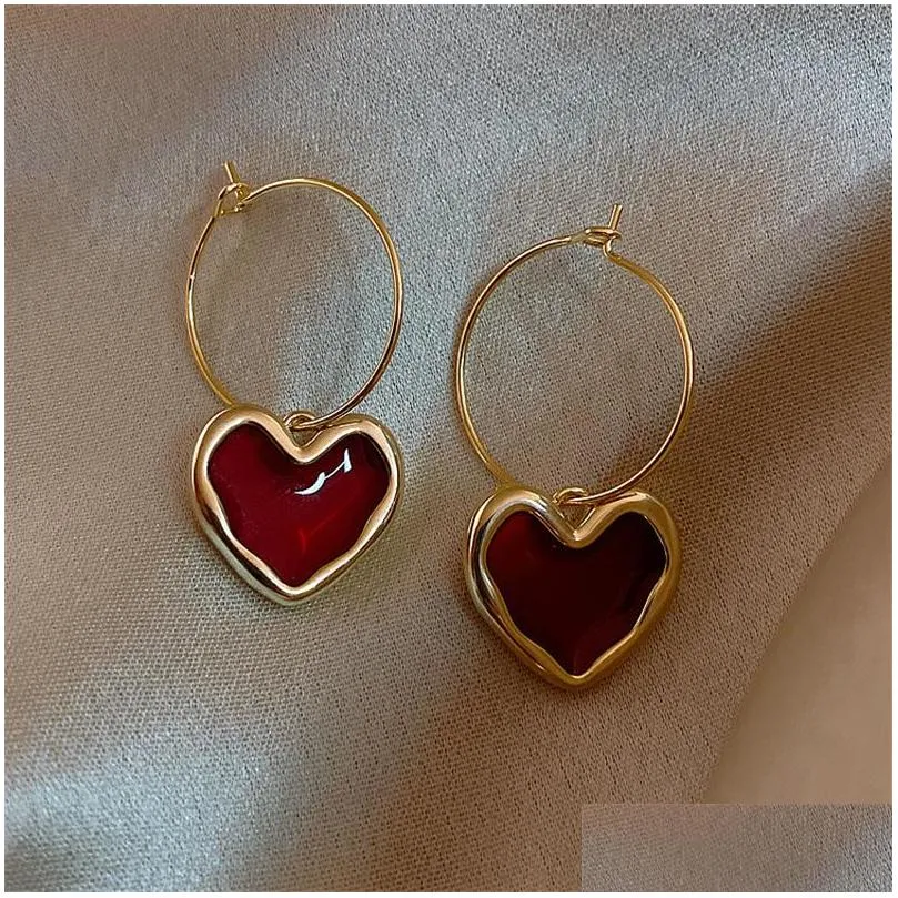 sweet burgundy enamel heart earrings for women girl gold color metal love heart hanging dangle earrings vintage jewelry 5602 q2