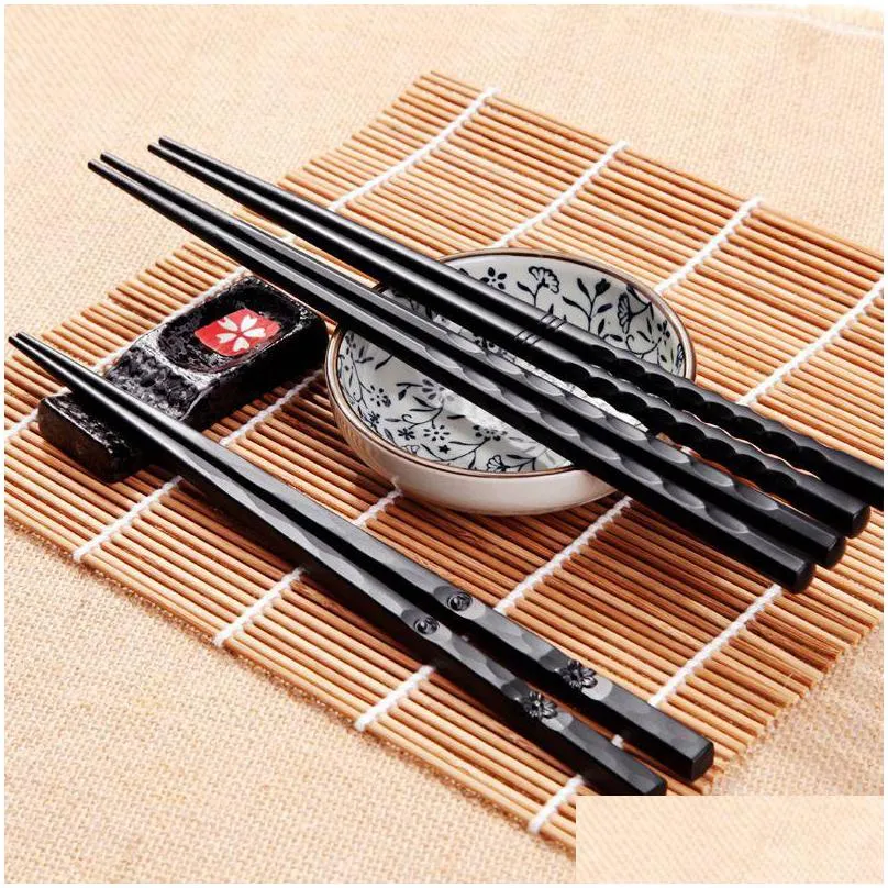 1pair japanese chopsticks black sushi fast food noodles chop sticks korean tableware kitchen bar supplies chinese cutlery 5667 q2
