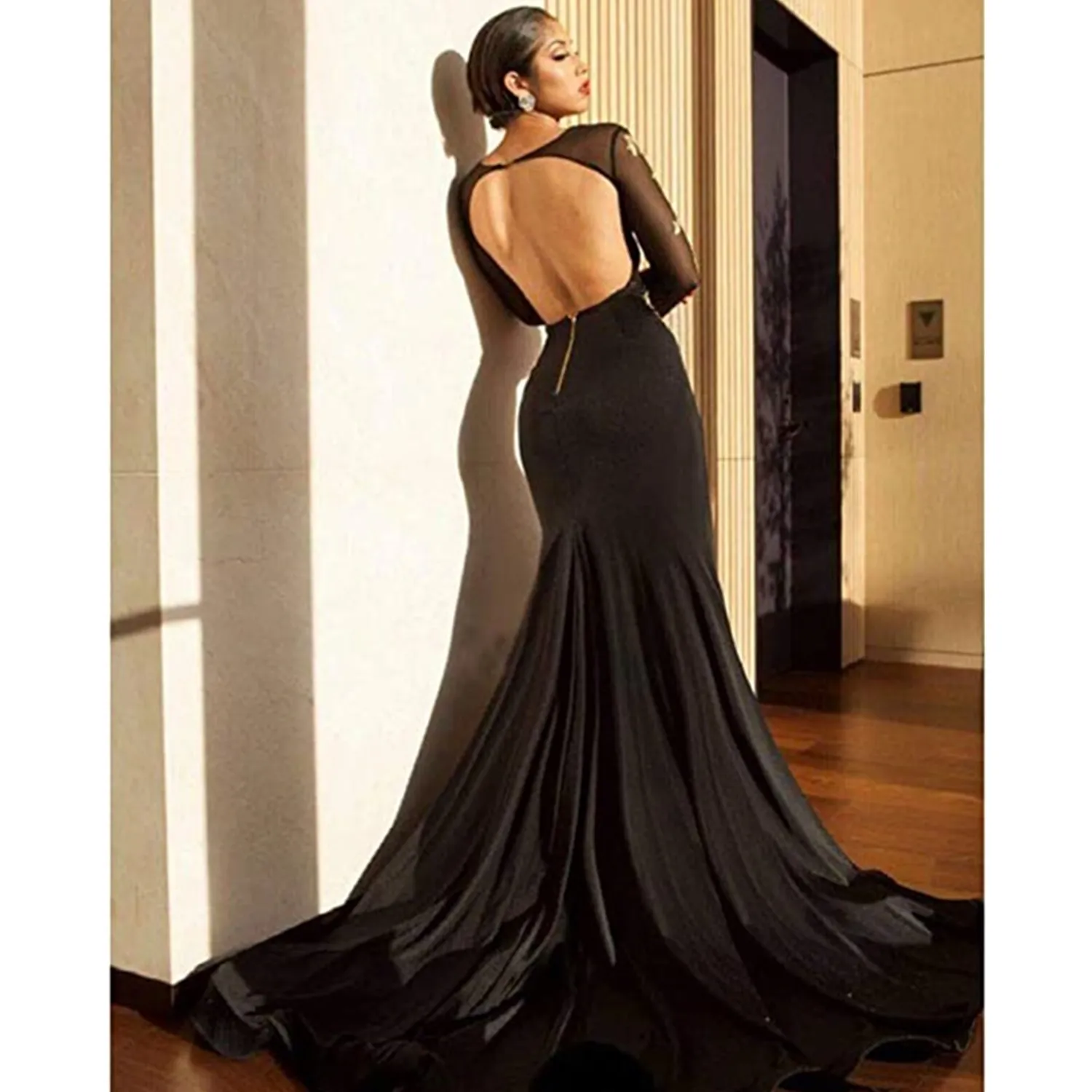 2023 Deep V-Neck Black Evening Dresses Lace Appliqued Long Sleeves Mermaid Sexy Split Prom Gowns Pageant Wear Beading