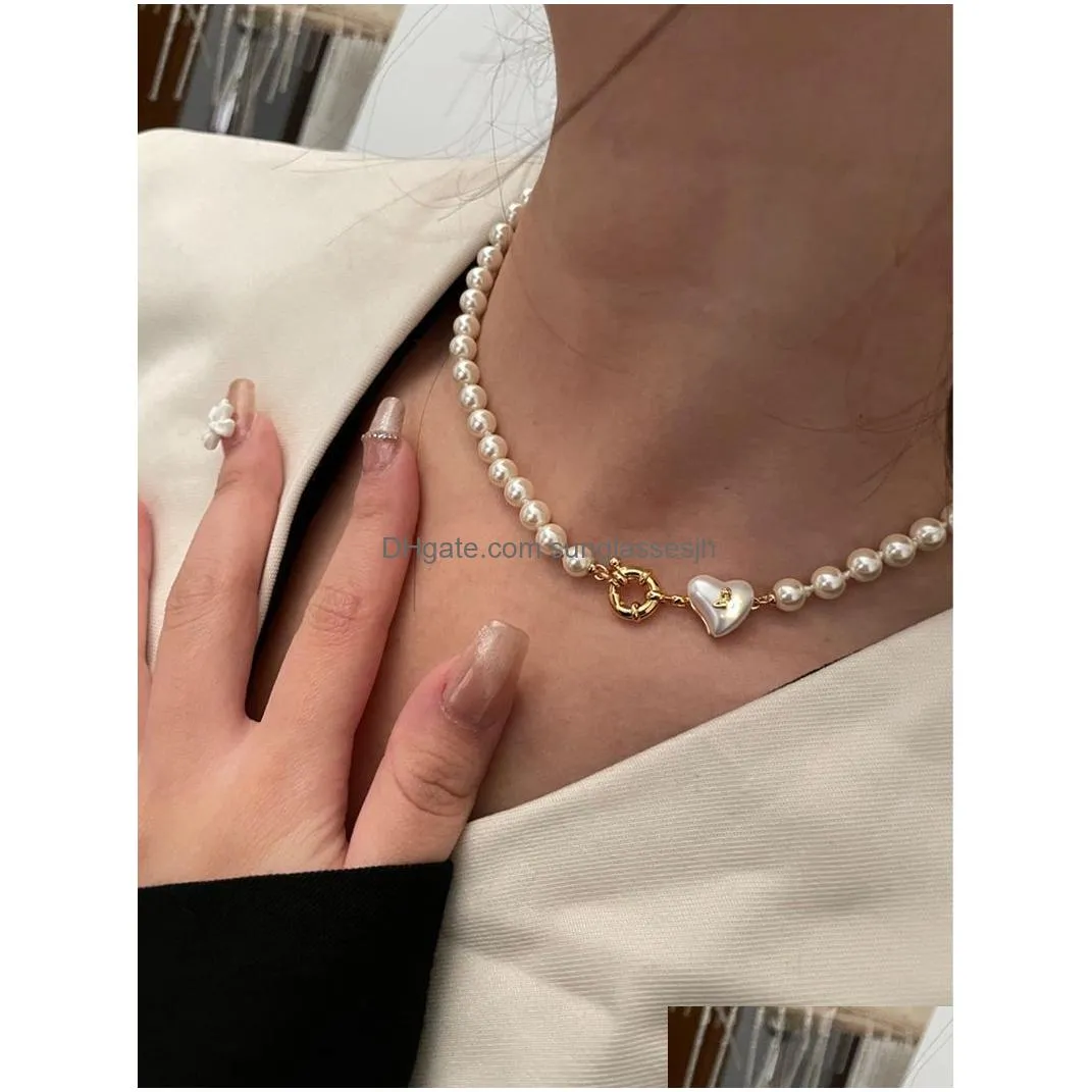 famous british designer pearl necklace choker chain letterv pendant necklace 18k gold plated 925 silver titanium jewelry for women mens wedding christmas