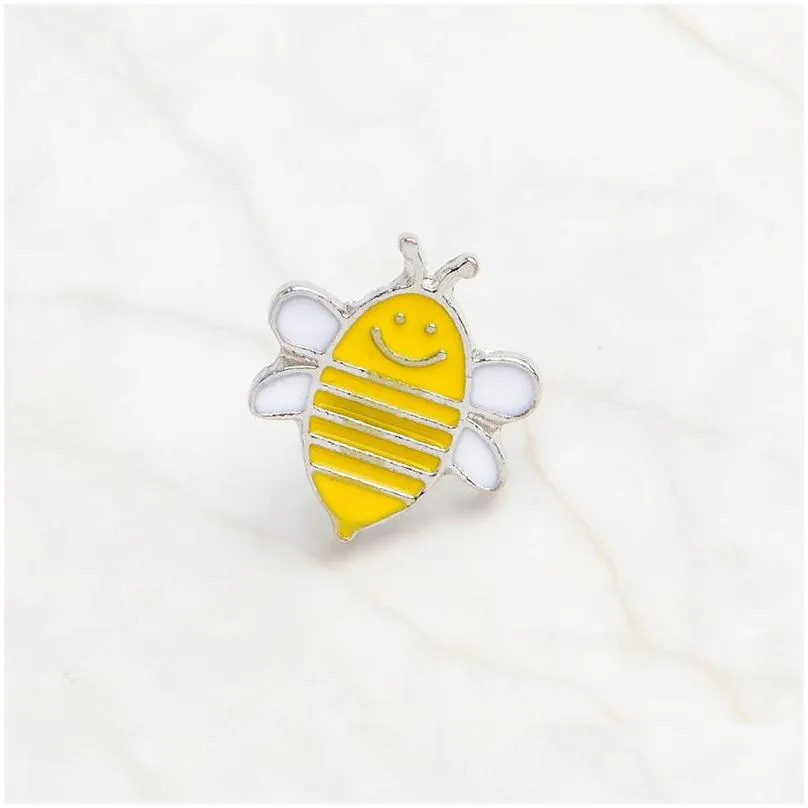 enamel animal pins smiling honey bee insect brooch denim jacket pin buckle shirt badge animal jewelry gift for kid 311c3