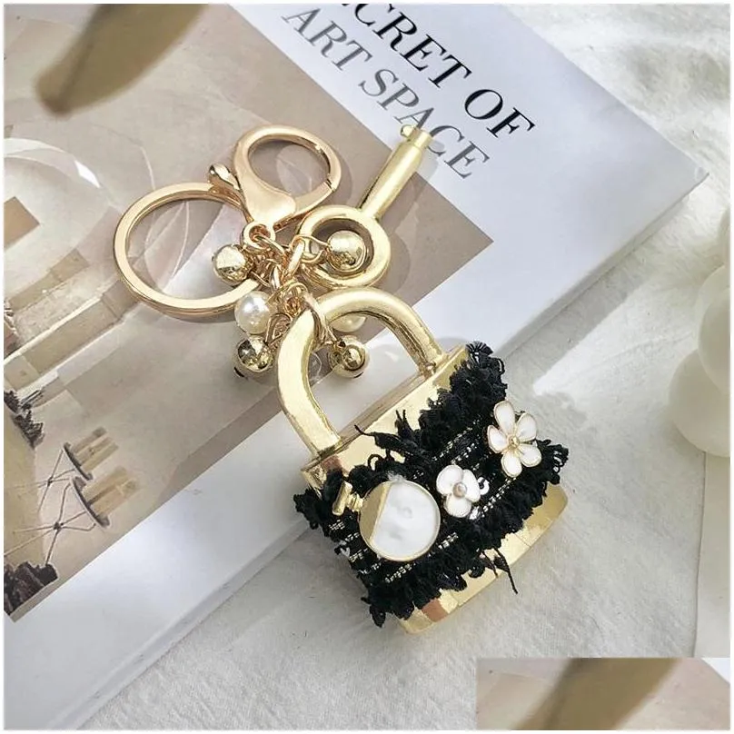 2021 new arrive lock with key shape pendant metal keychain for women party gift bestfriend jewelry 87c3