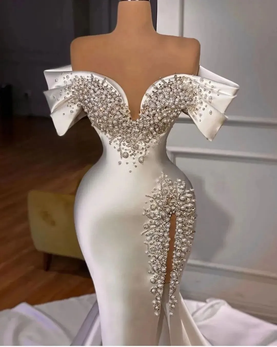 2023 Sexy Mermaid Wedding Dresses Crystal Beads Pearls Off Shoulder Illusion Short Sleeves Bridal Gowns Chapel Train Satin Side Split Robe De Mariee Plus Size