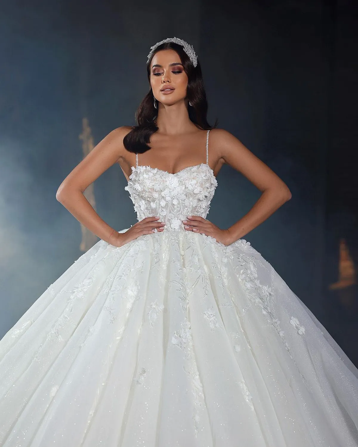 Luxurious Ball Gown Wedding Dresses Sweetheart Sleeveless Lace 3D-Floral Applicants Backless Layered Tulle Court Sown Custom Made Plus Side Vestidos De Novia