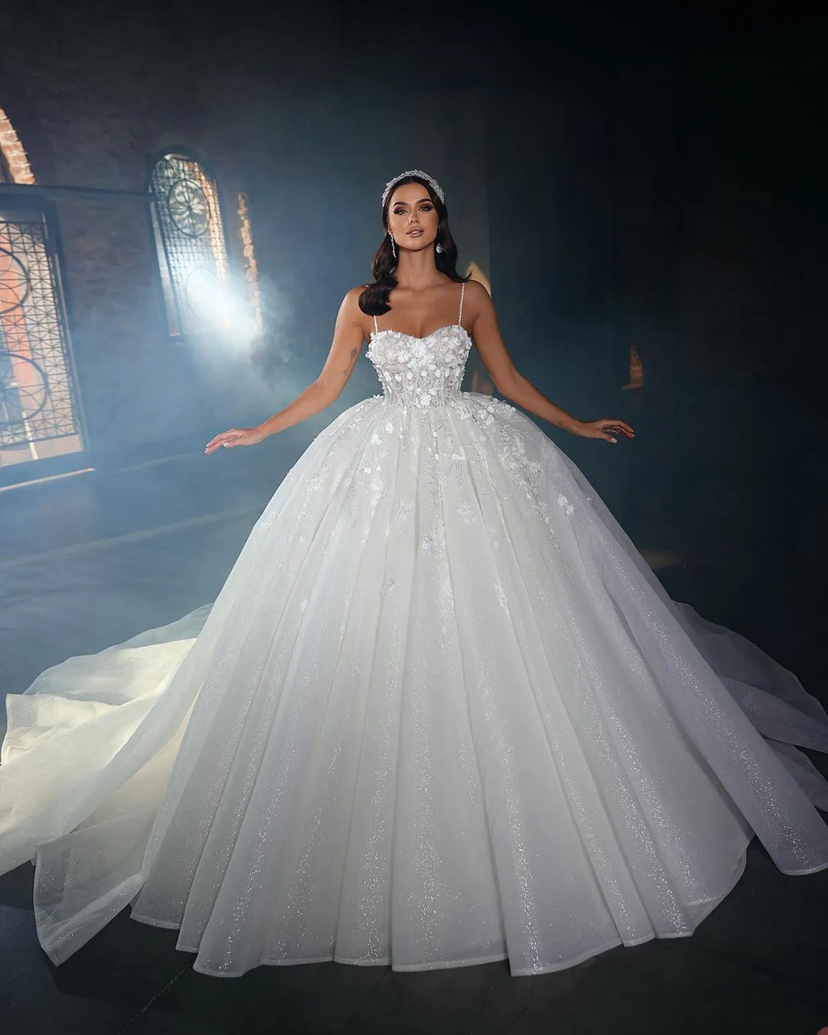 Luxurious Ball Gown Wedding Dresses Sweetheart Sleeveless Lace 3D-Floral Applicants Backless Layered Tulle Court Sown Custom Made Plus Side Vestidos De Novia