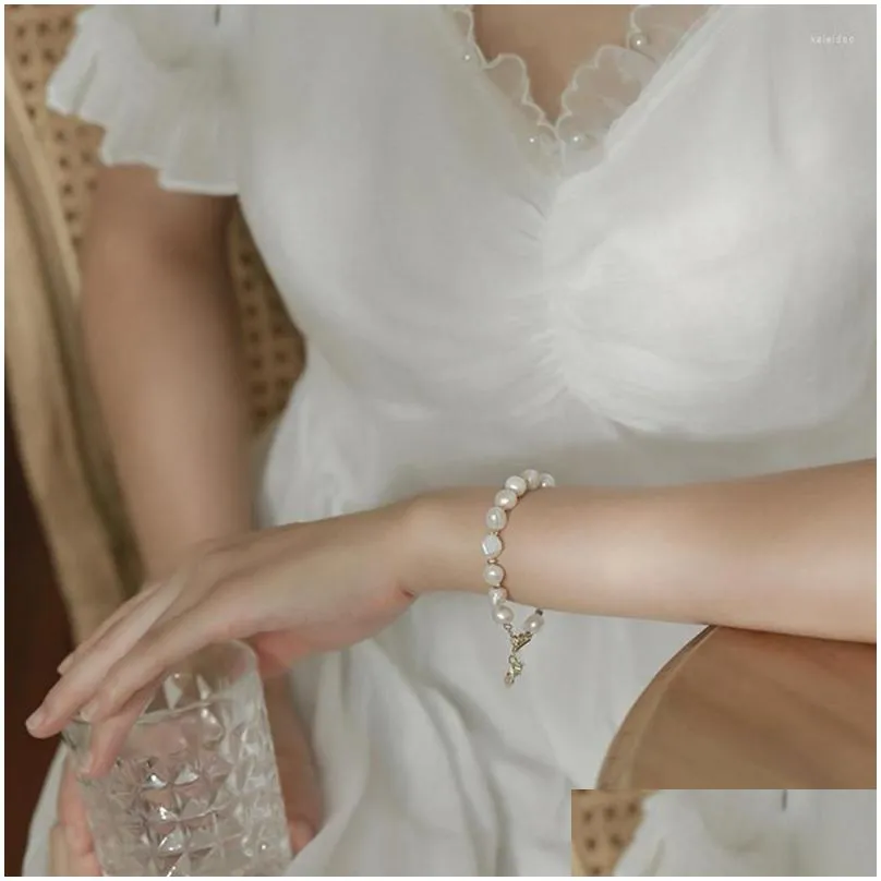 charm bracelets 2023 elegant baroque pearl string bracelet for woman luxury zircon bee pendant fashion girls sweet jewelry