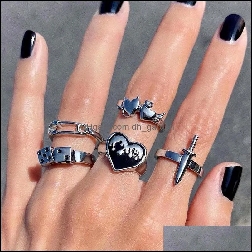 cluster rings 5pcs punk gothic heart sword set for women vintage metal silver color skull butterfly charms finger jewelry giftcluster