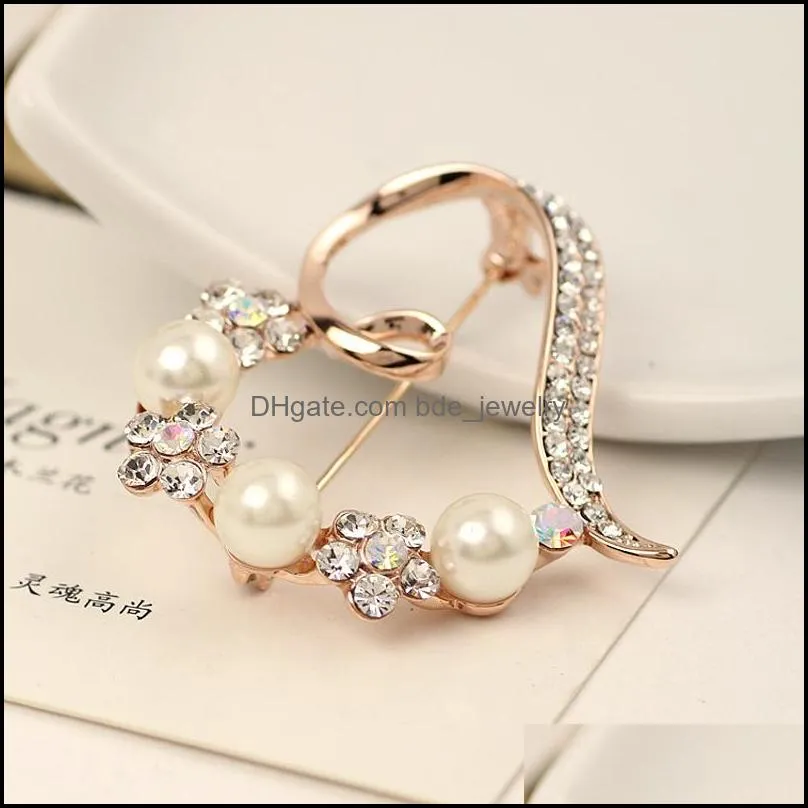 wholesale women gorgeous heart shape shiny rhinestone brooch pin m23