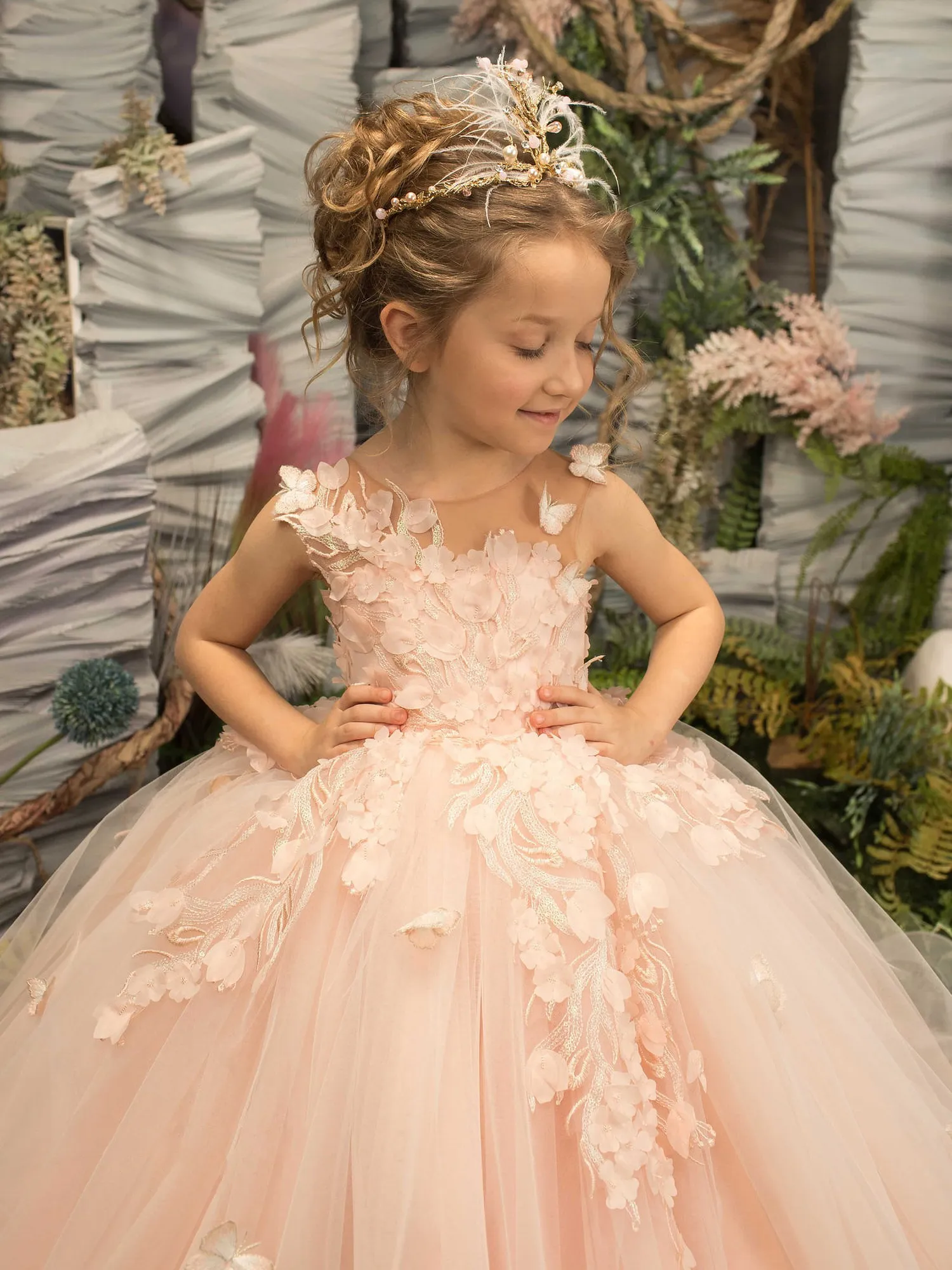 2023 Princess Blush Pink Lace Flower Girl Dresses 3D Floral Flowers Sweep Train Jewel Neck Illusion Gilrs Pageant Dress Little Kids First Communion Dress