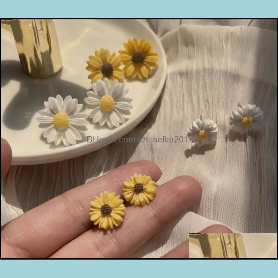 new sweet acrylic small daisy stud earrings for women girls new flower white and yellow earring wedding bridal party holiday jewelry