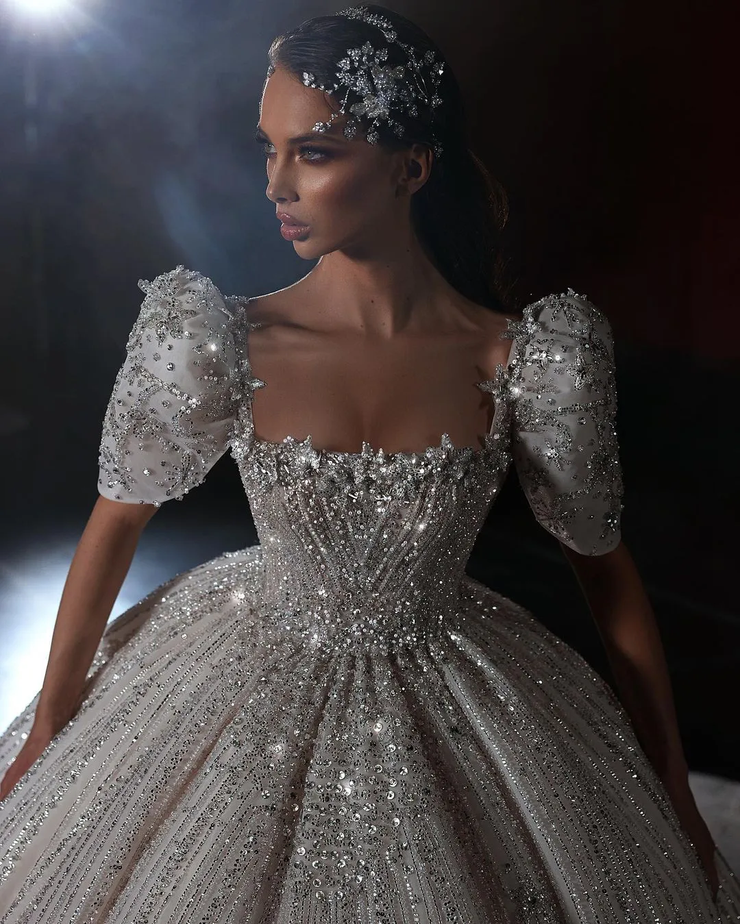 Luxurious Ball Gown Wedding Dresses Square Short Sleeves Shining Beading Applicant Layered Stain Tulle Chapel Gown Custom Made Bridal Dress Vestidos De Novia