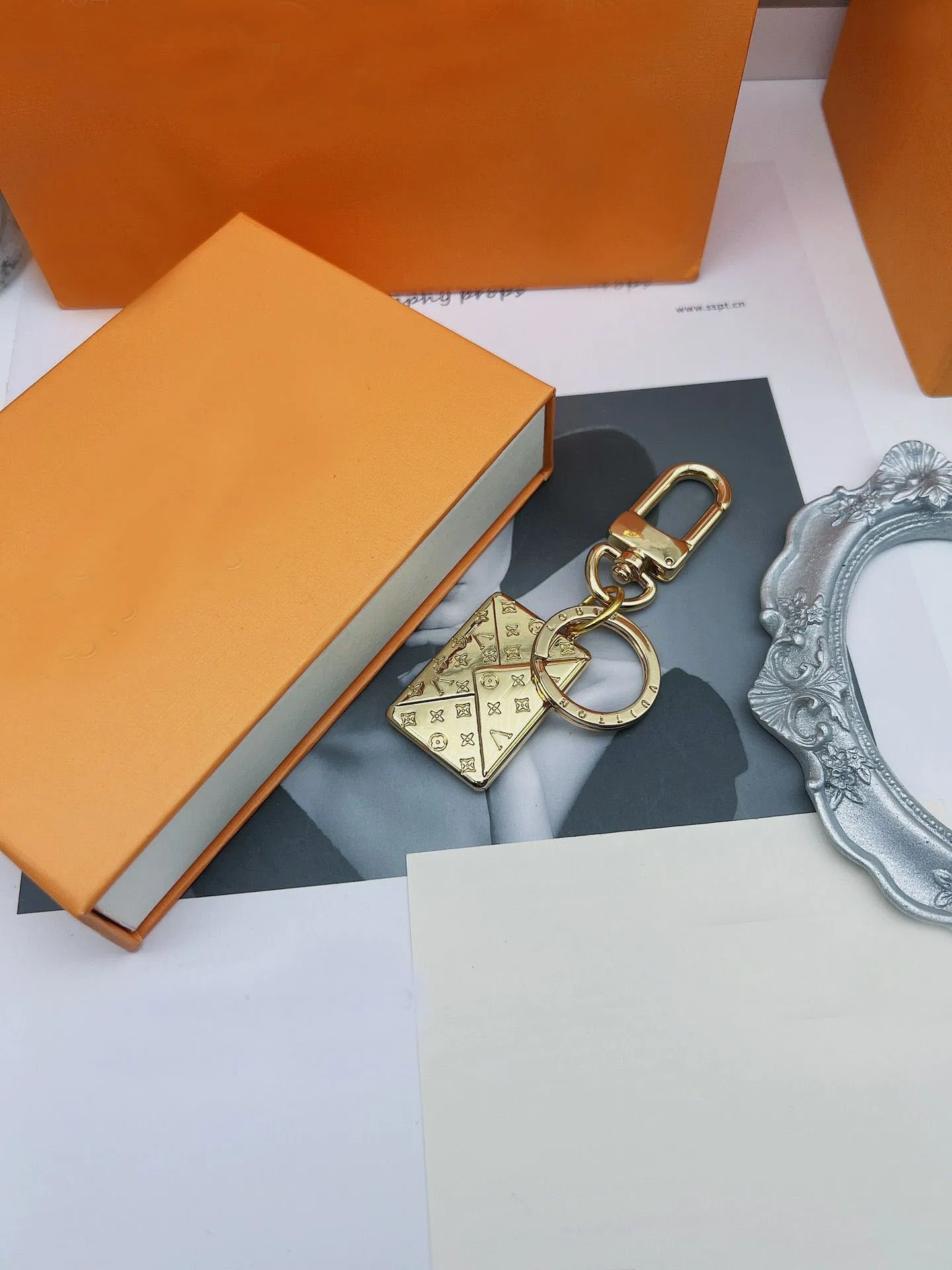 2023 The new fashion luxury gold envelope key ring belt original box