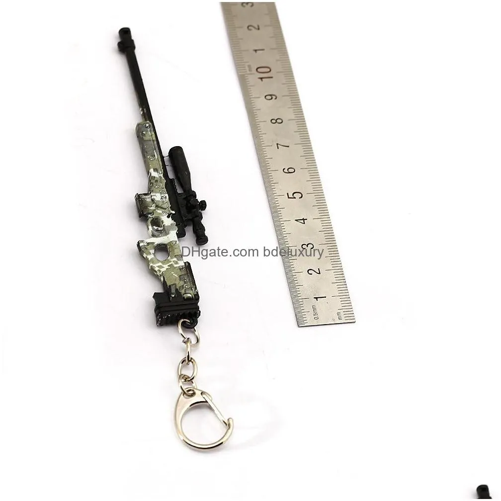 keychains 2021 game gun model 98k awm camouflage keychain 12cm pubg key chain portachiavi porte clef men jewelry souveni1