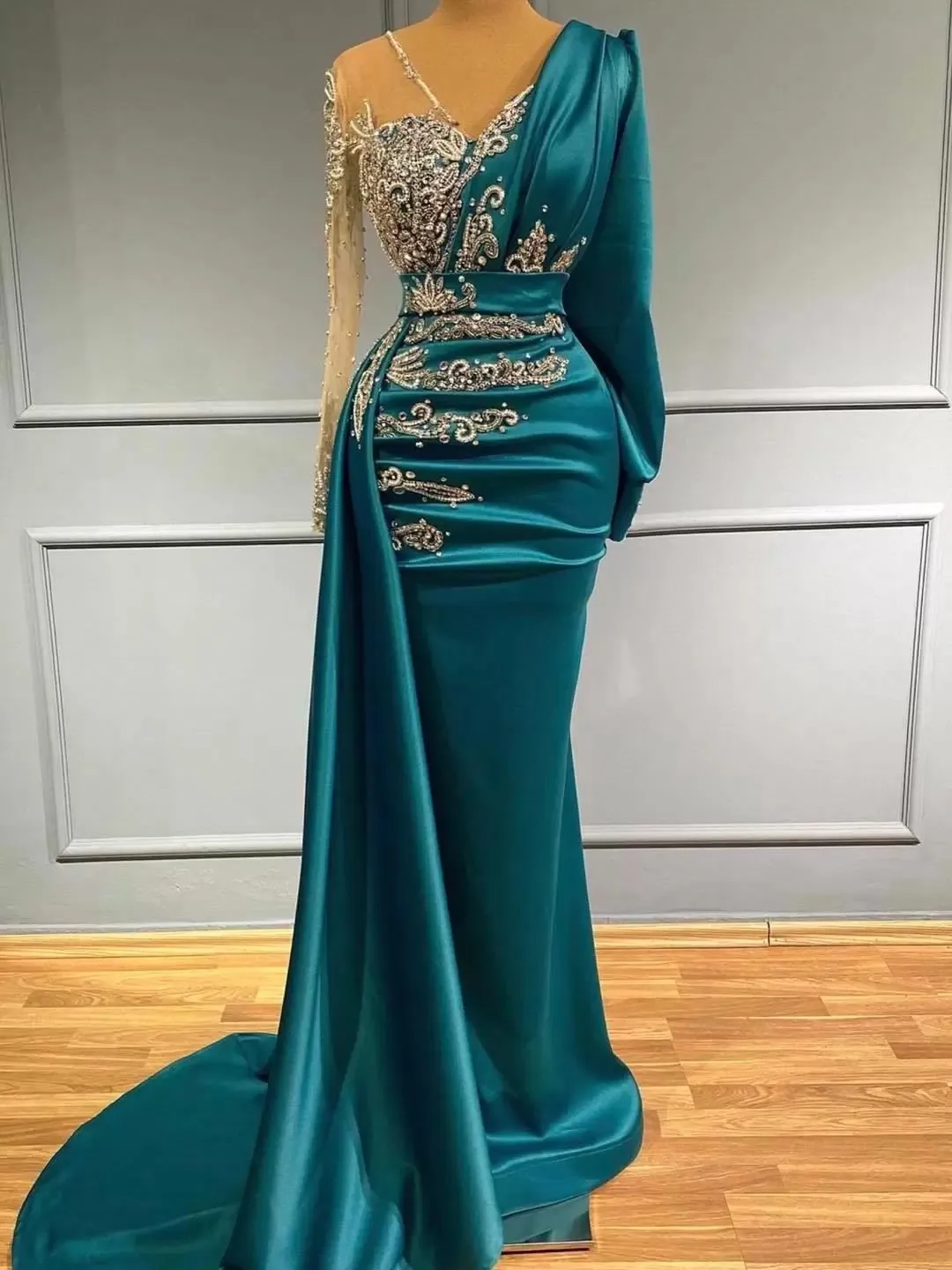 Kaftan Dubai Arabic Hijab Muslim Prom Dresses Dark Green Satin Ruched Rhinestones Pearls Beaded Formal Occasion Evening Gowns With Peplum Women Vestidos CL1468