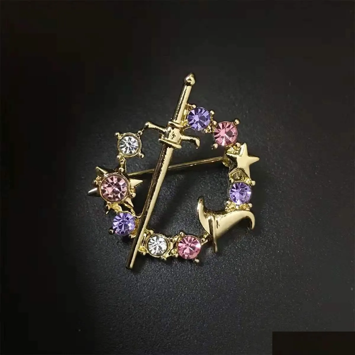 luxury red pink rhinestone brooches for women crystal gold plated lapel pins round metal badges denim shirt award gift bag accessories movie theme