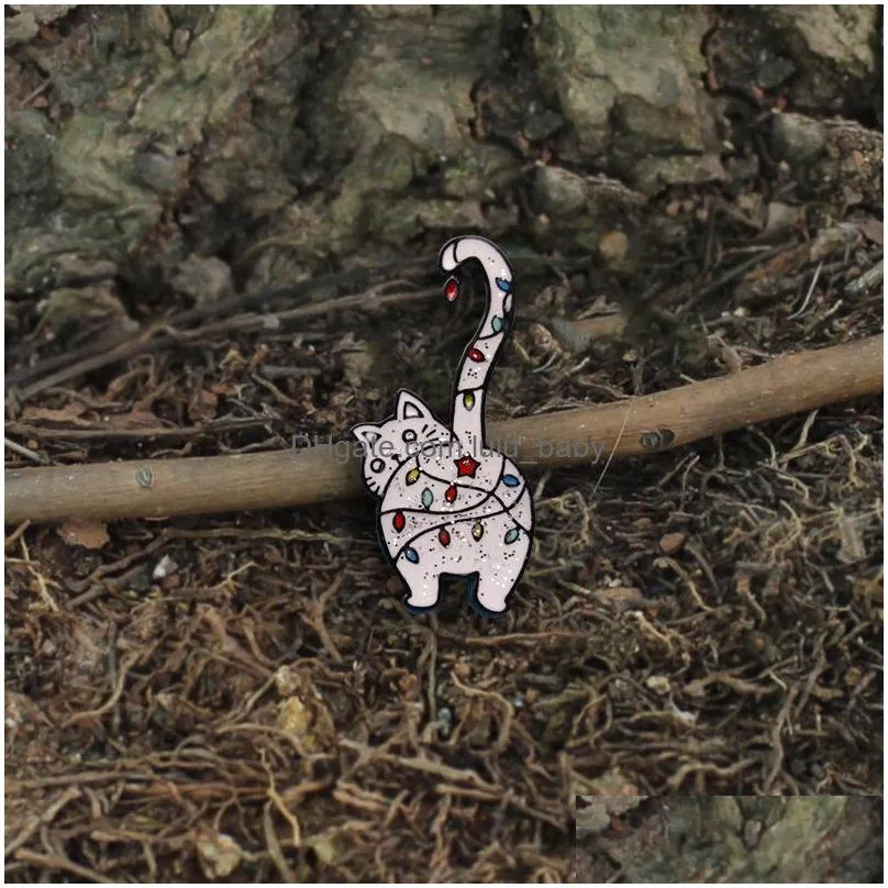 naughty cat brooch cartoon animal enamel pin for children lantern wraps around the body cat with raised tail metal badges jewelry small fashion