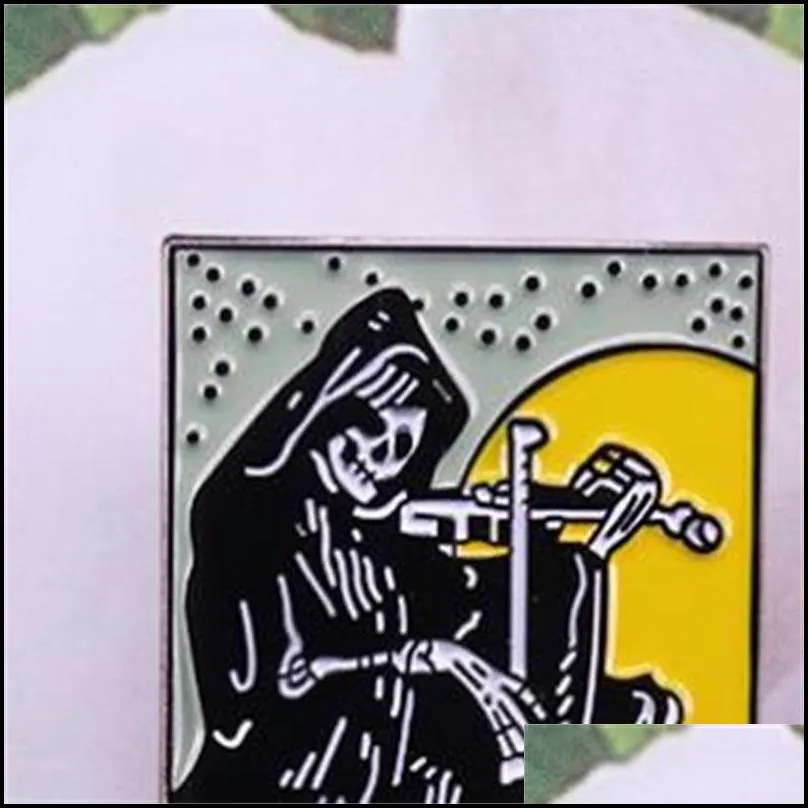 hard enamel brooch pin halloween death tarot card women men badge gothic brooches jewelry backpack ornaments 1497 e3