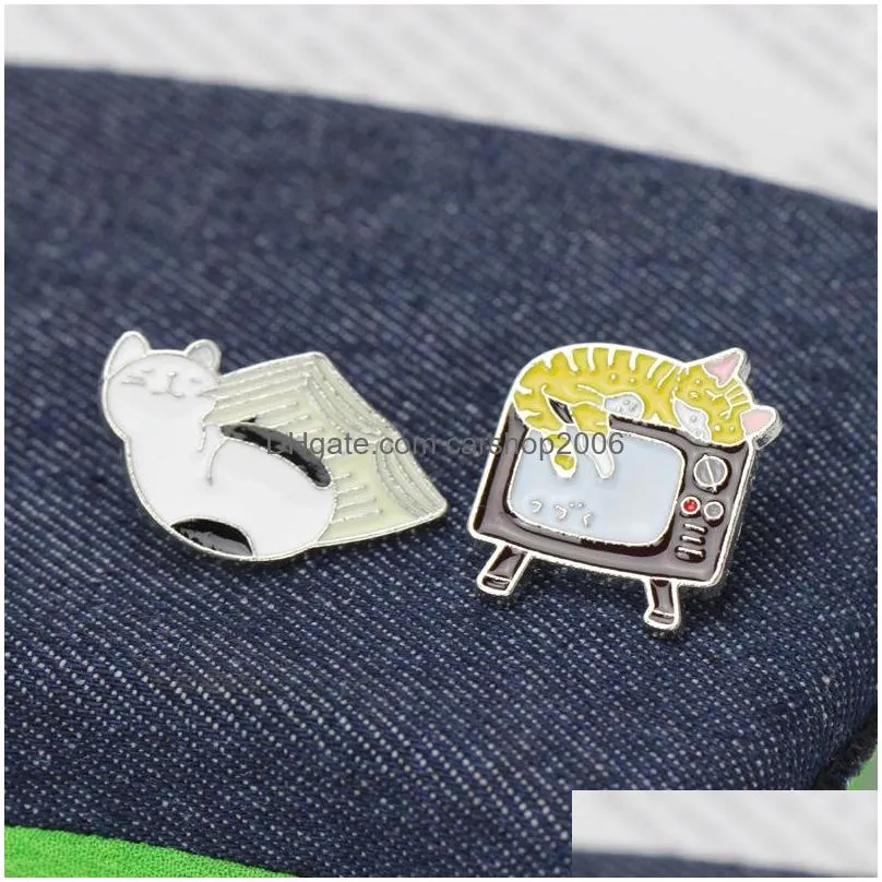 japanese harajuku cartoon cat brooch 4pcs/set silver plated brooches for women enamel pin jewelry metal badges denim shirt bags small