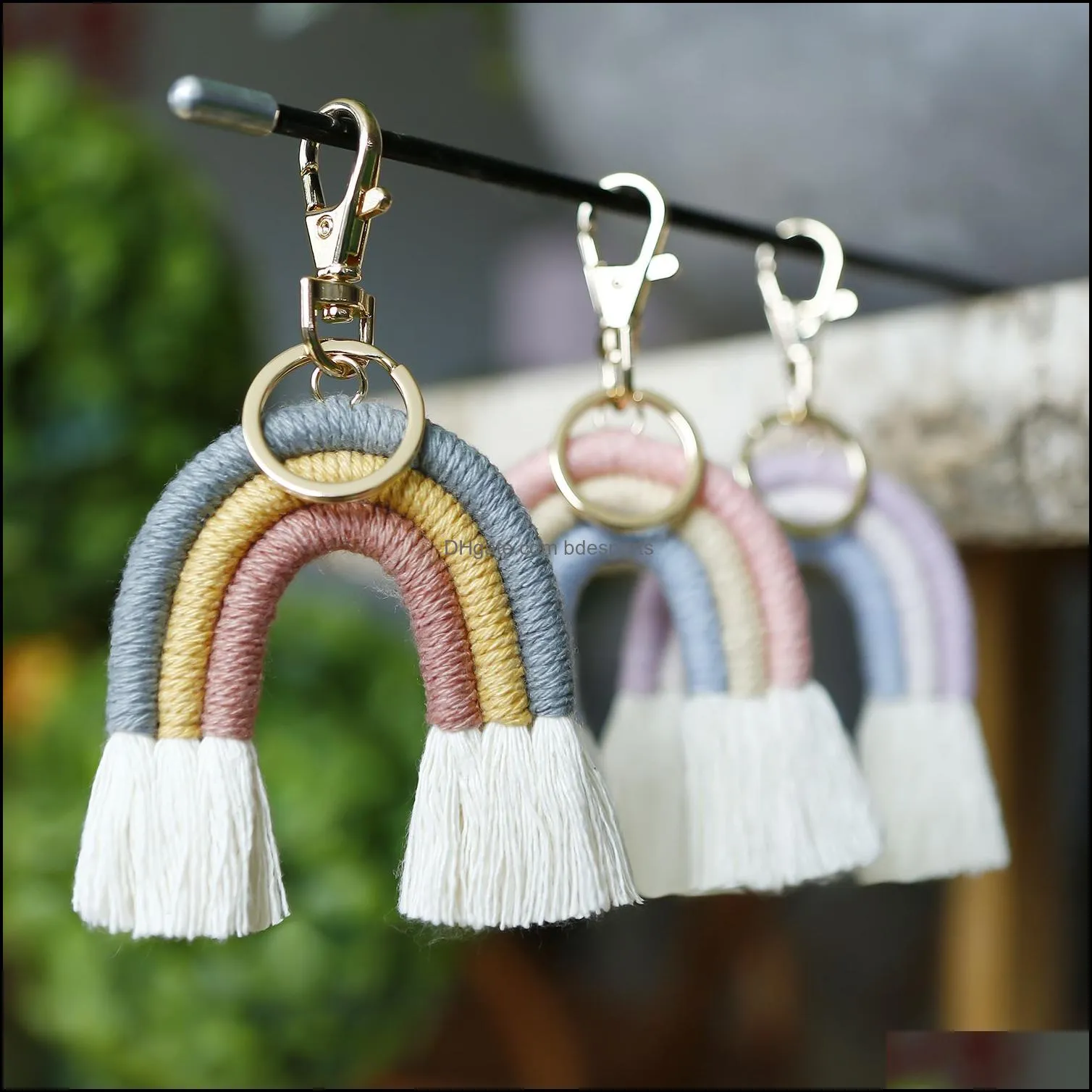 Creative European and American hand-made pendant Bohemian tassel bag pendant Hand-woven finished rainbow keychain