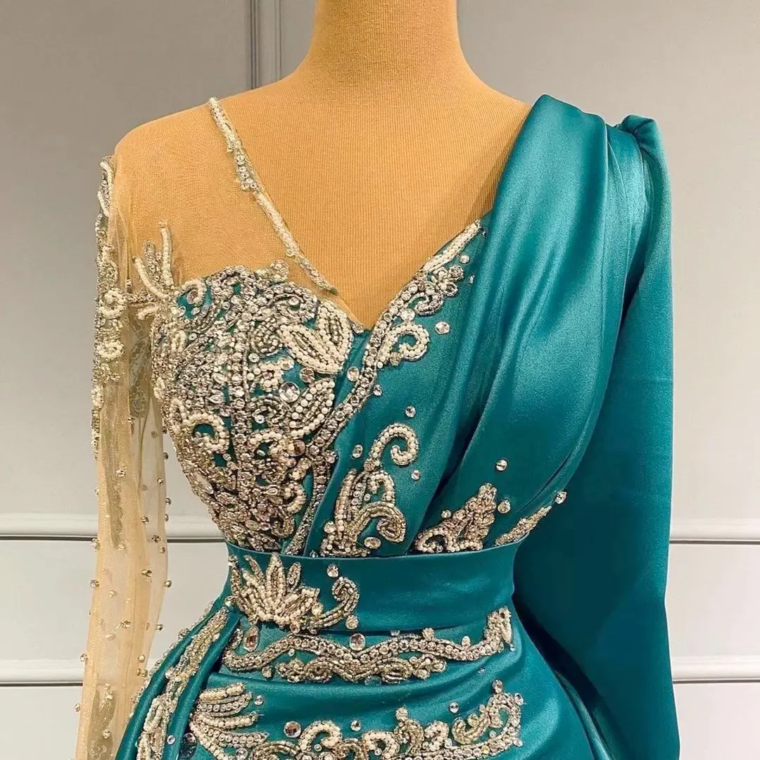 Modest Long Sleeve Evening Dresses Formal Occasion Wear Gold Appliques Beads Hunter Sheer Neck Arabic Robe de soriee