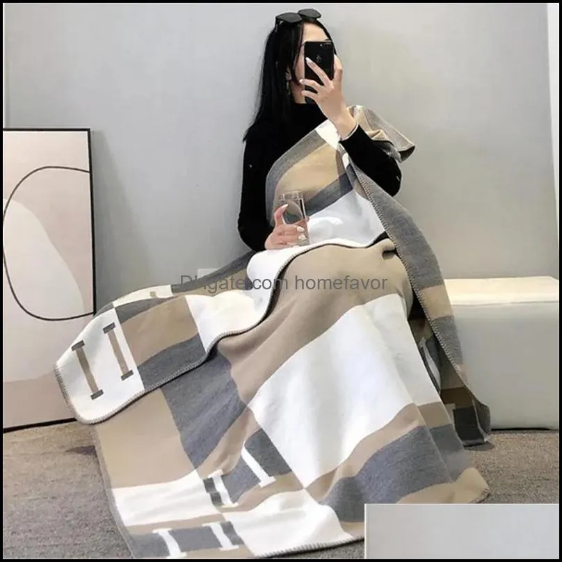 Designer Cashmere Blankets Luxury Letter Home Travel Throw Summer Air Conditioner Blanket Beach Blanket Towel Womens Soft Shawl