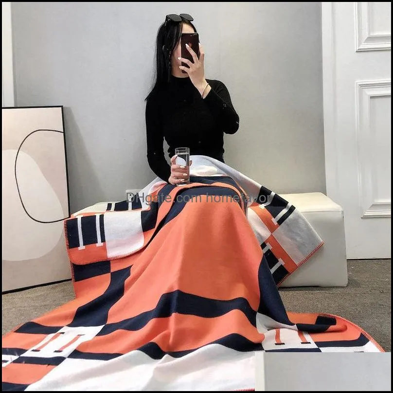 Designer Cashmere Blankets Luxury Letter Home Travel Throw Summer Air Conditioner Blanket Beach Blanket Towel Womens Soft Shawl