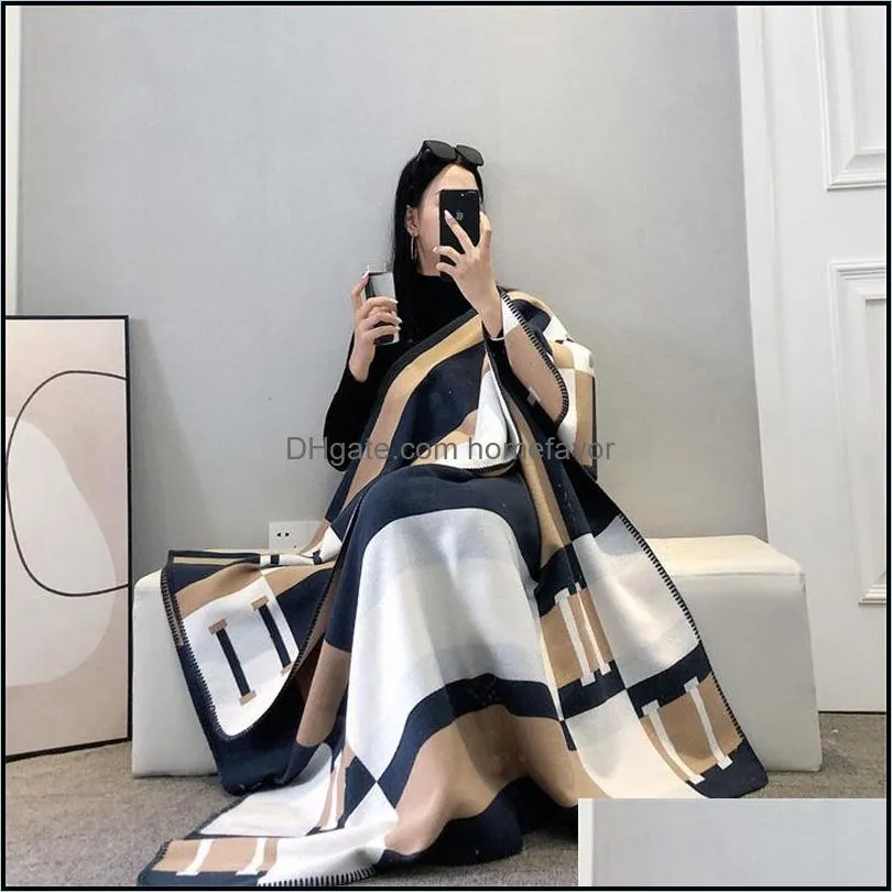 Designer Cashmere Blankets Luxury Letter Home Travel Throw Summer Air Conditioner Blanket Beach Blanket Towel Womens Soft Shawl