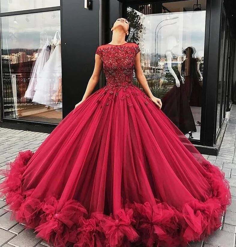 Burgundy Dark Red Quinceanera Ball Gown Dresses Lace Appliques Crystal Beaded Short Sleeves Ruffles Tulle Puffy Party Prom Evening Gowns