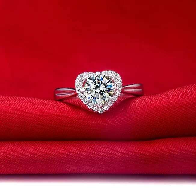 الجملة 2017 جديد وصول 1ct شكل قلب الاصطناعية الماس خاتم الزواج 925 فضة مجوهرات 18 كيلو الأبيض مطلية بالذهب الدائري