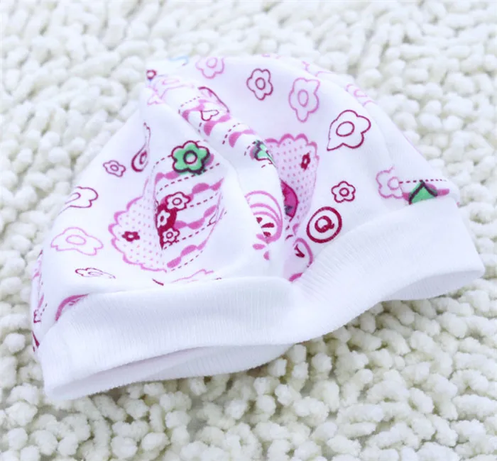 100 adet Yeni Bebek Ürünleri Uygula 0-3 Ay Neonat Kap Pamuk Karikatür Şapka Rastgele Renk Küçük Kap