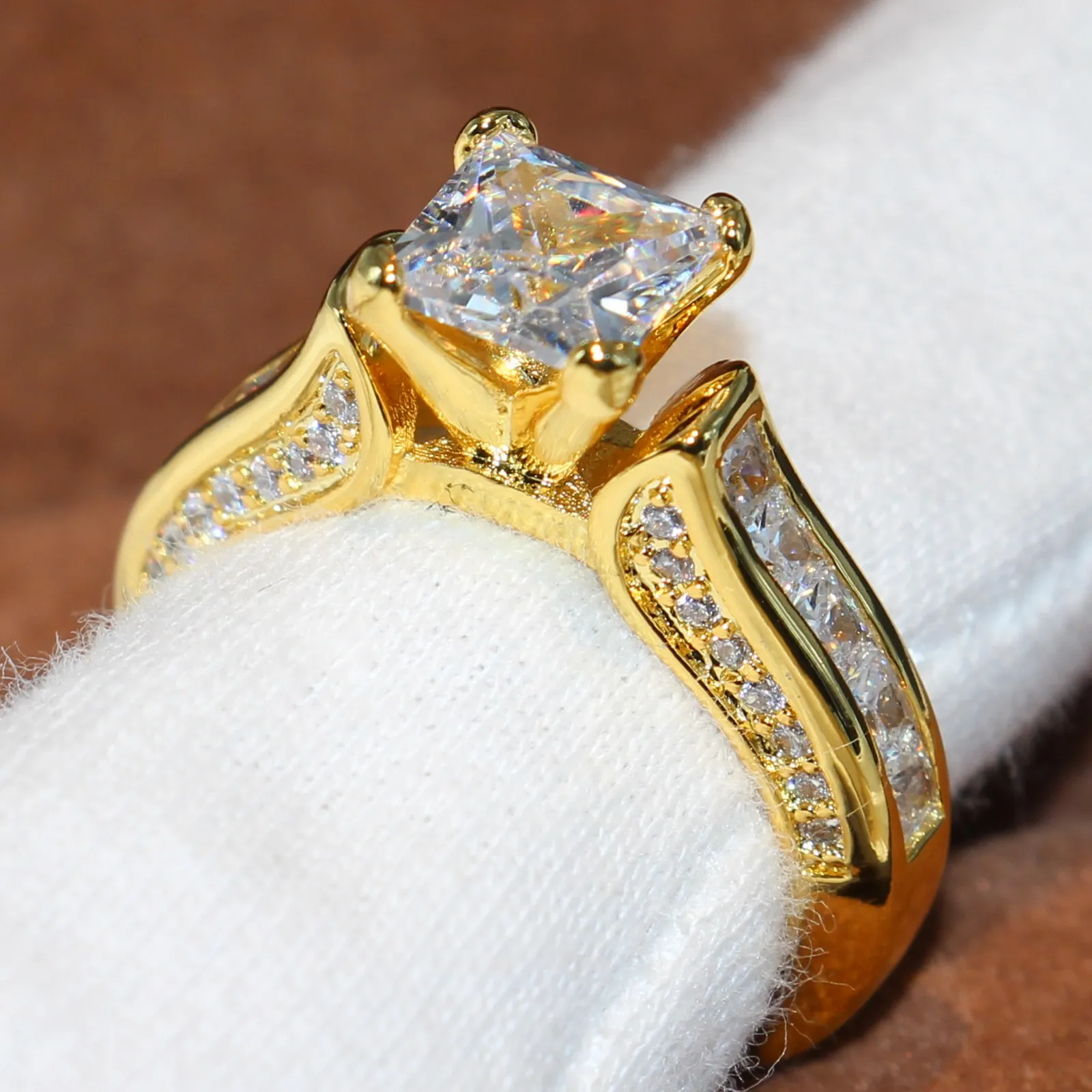Taglia 5-11 Scintillanti gioielli di moda quadrati in oro giallo 14KT con taglio principessa, topazio bianco, pietre preziose, diamanti CZ, donne, Weddi330I