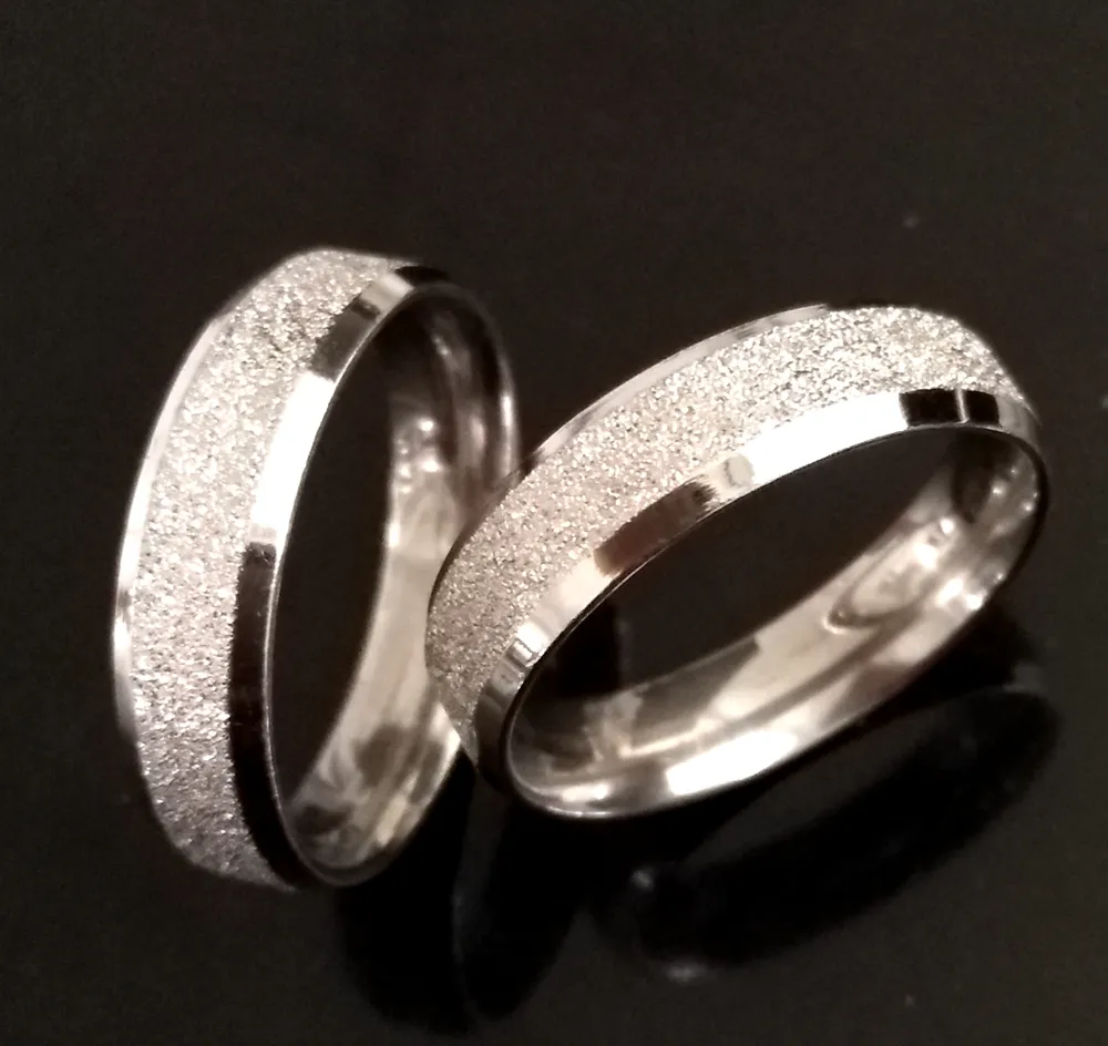 Новые 50 шт., смешанные цвета, кольца из нержавеющей стали, 6 мм, мужские модные классические обручальные кольца на палец, мужские и женские, удобные, Quail270E