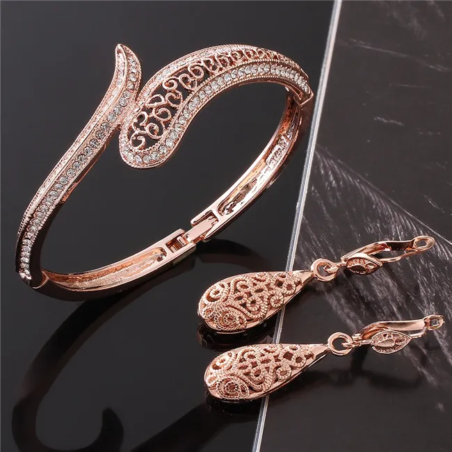 Satz kragen und ohrringe 18 karat vergoldet rosa mit kristalle 
