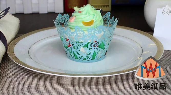 100 stks Laser Gesneden Holle Vlinder Cupcake Cake Cup Decoratie Benodigdheden Wrappers Liner Voor Bruiloft Birhtday240r